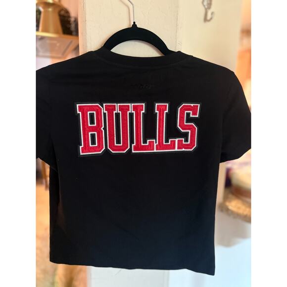 NBA Women's Chicago Bulls Embroidered Baby Tee Black Cropped Shirt Size small - Picture 4 of 7